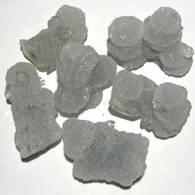 APOPHYLLITE STALACTITE AVEC CALCÉDOINE VERTE