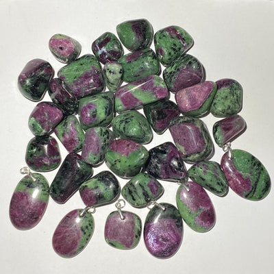 RUBIS SUR ZOISITE ( Anyolite )