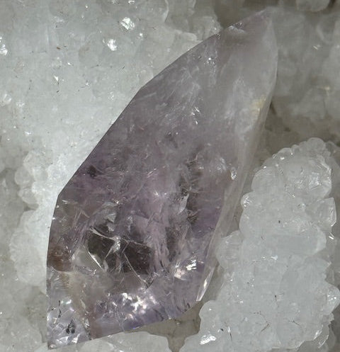 Pointe Biterminée en Améthyste Pâle Fluorescente