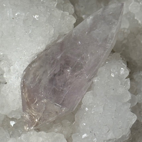 Pointe Biterminée en Améthyste Pâle Fluorescente