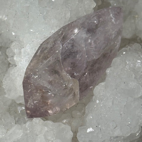 Pointe Biterminée en Améthyste Pâle Fluorescente