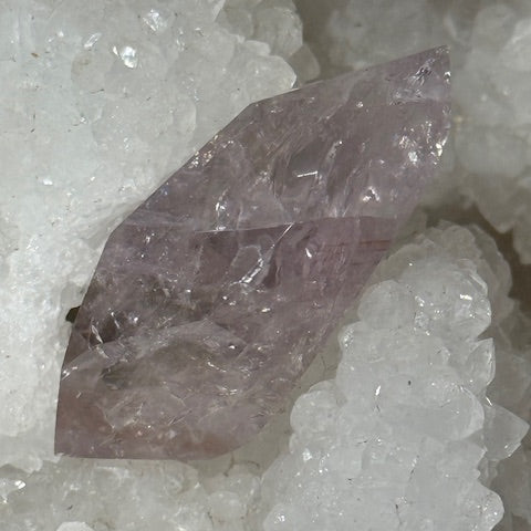 Pointe Biterminée en Améthyste Pâle Fluorescente