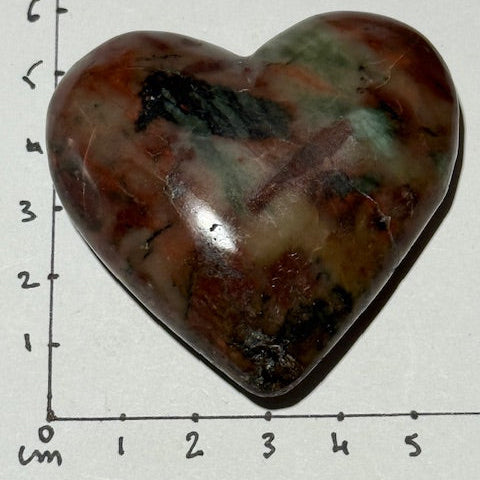  émeraude verte avec inclusions de bixbite