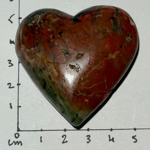  émeraude verte avec inclusions de bixbite