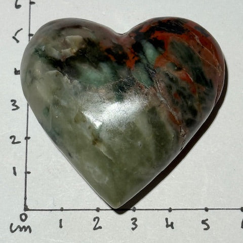  émeraude verte avec inclusions de bixbite