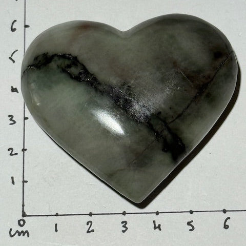  émeraude verte avec inclusions de bixbite