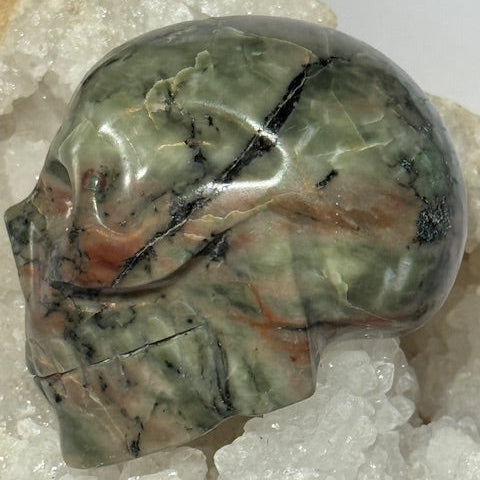  émeraude verte avec inclusions de bixbite