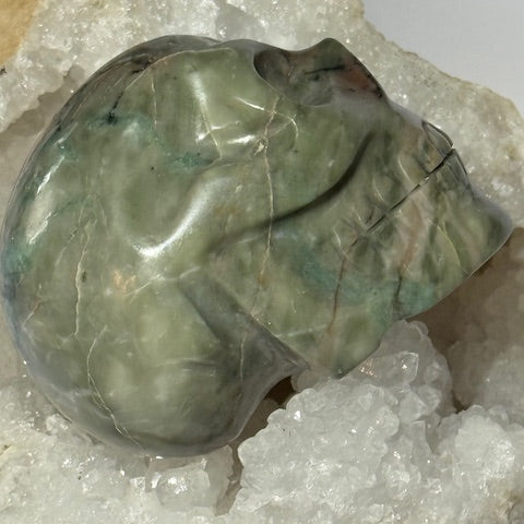  émeraude verte avec inclusions de bixbite