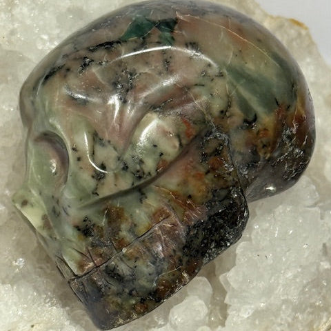  émeraude verte avec inclusions de bixbite