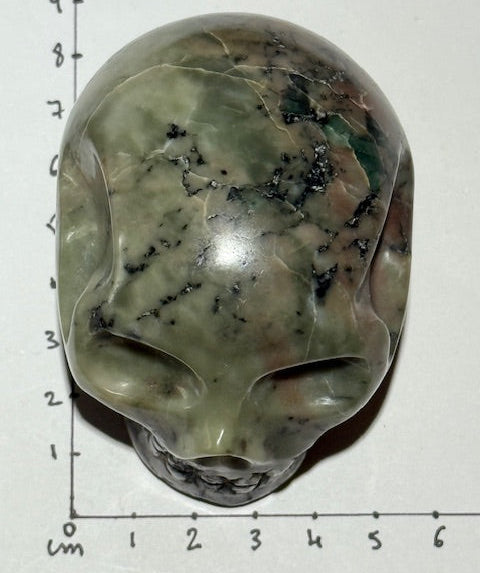  émeraude verte avec inclusions de bixbite