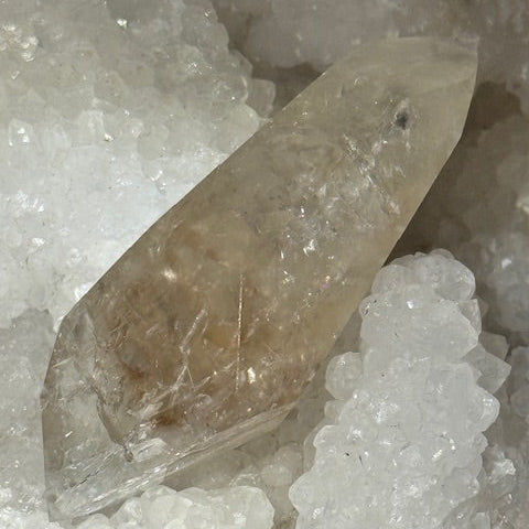 Pointe Biterminée en Améthyste Pâle Fluorescente