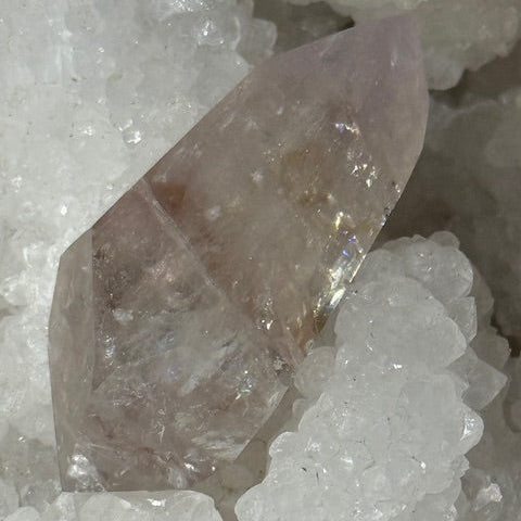 Pointe Biterminée en Améthyste Pâle Fluorescente