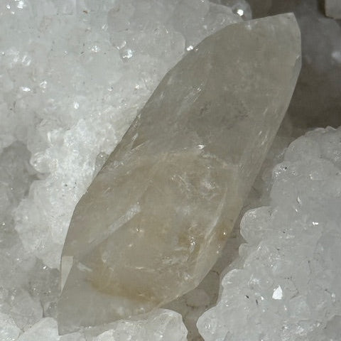 Pointe Biterminée en Améthyste Pâle Fluorescente