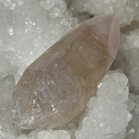 Pointe Biterminée en Améthyste Pâle Fluorescente