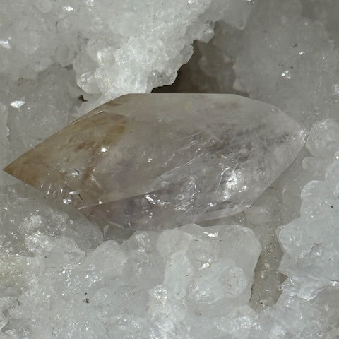 Pointe Biterminée en Améthyste Pâle Fluorescente