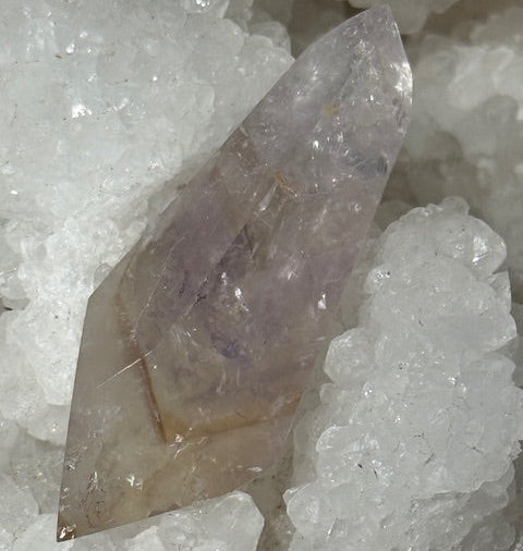 Pointe Biterminée en Améthyste Pâle Fluorescente