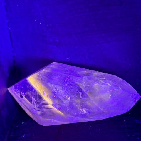 Pointe Biterminée en Améthyste Pâle Fluorescente