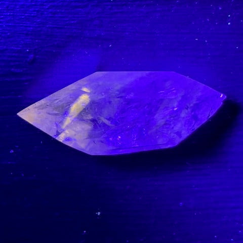 Pointe Biterminée en Améthyste Pâle Fluorescente