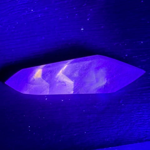 Pointe Biterminée en Améthyste Pâle Fluorescente