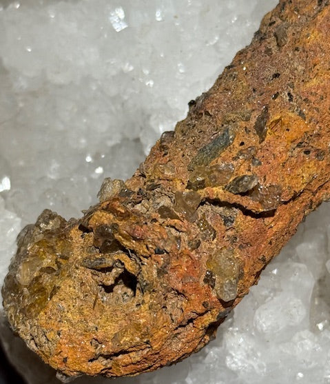 Fulgurite d’Amazonie avec inclusions de quartz