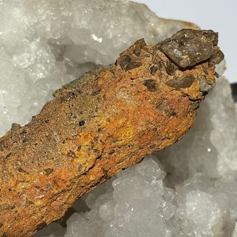Fulgurite d’Amazonie avec inclusions de quartz
