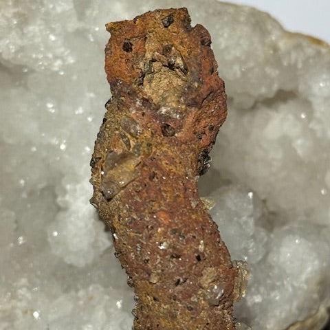 Fulgurite d’Amazonie avec inclusions de quartz