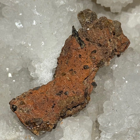 Fulgurite d’Amazonie avec inclusions de quartz