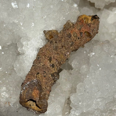 Fulgurite d’Amazonie avec inclusions de quartz