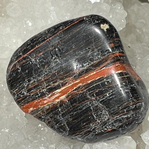 Tourmaline Noire avec Hématite Rouge