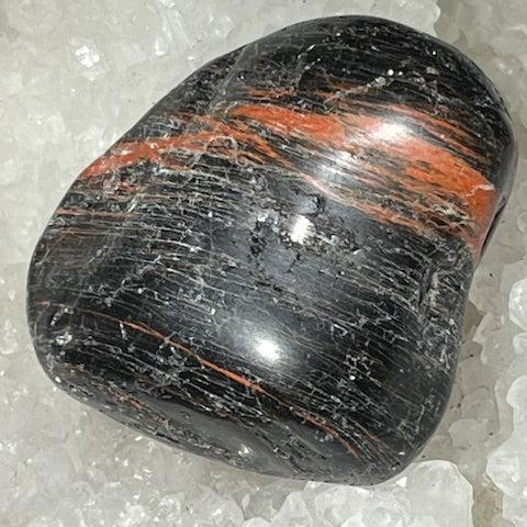 Tourmaline Noire avec Hématite Rouge