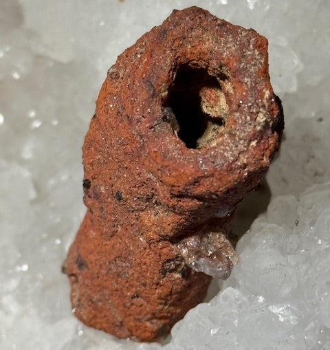 Fulgurite d’Amazonie avec inclusions de quartz