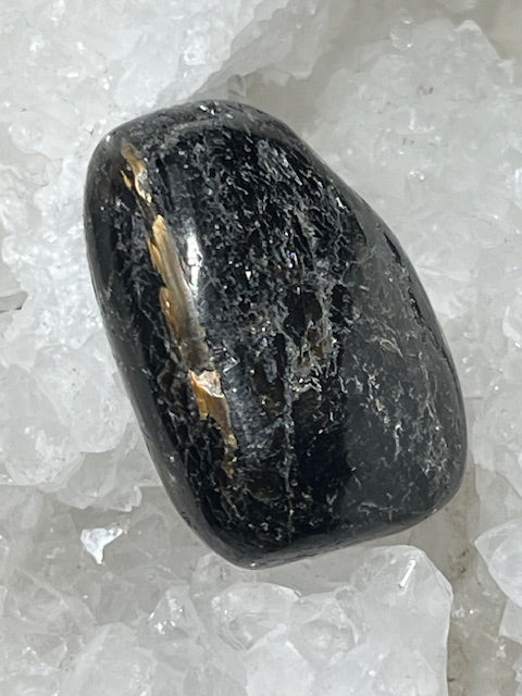 Nuummite