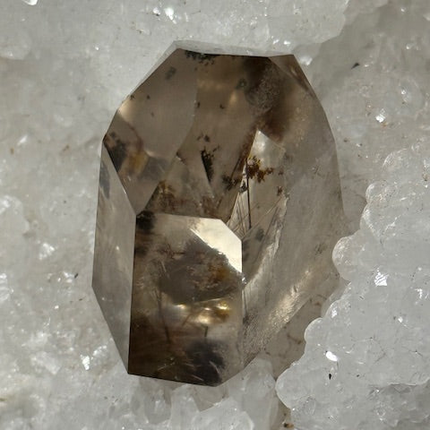 Pointe Citrine Naturelle avec Rutilé  et Chlorite