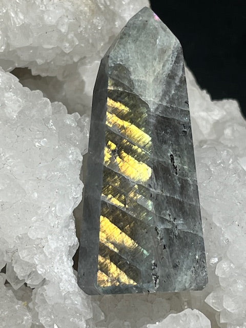 Pointe Labradorite Grade Extra