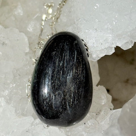 Pendentif  Pierre D’Isua (Chaîne argent)