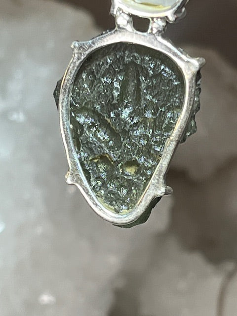 Pendentif Moldavite avec Verre Lybique (Tectite dorée )Facettée (Monture Argent )