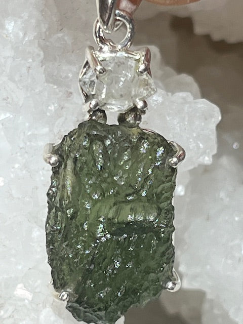 Pendentif Moldavite avec Diamant d'Herkimer (Monture Argent )