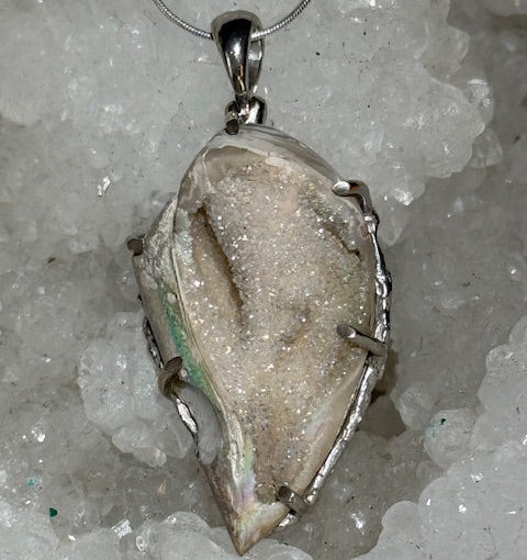 Pendentif Coquillage cristallisé Spiralite