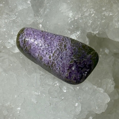 Stichtite avec Serpentine oasis de cristal