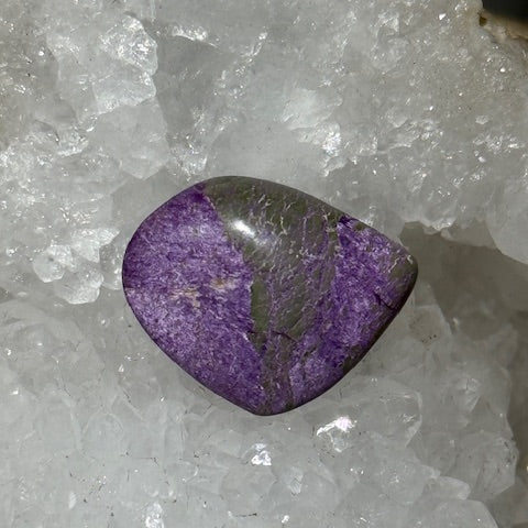 Stichtite avec Serpentine oasis de cristal