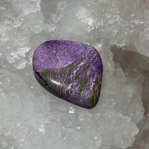 Stichtite avec Serpentine oasis de cristal