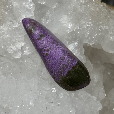 Stichtite avec Serpentine oasis de cristal
