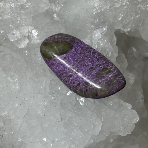 Stichtite avec Serpentine oasis de cristal
