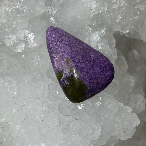 Stichtite avec Serpentine oasis de cristal