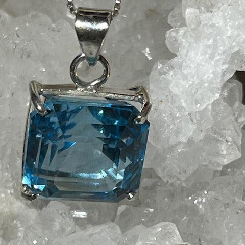 Pendentif Topaze Bleue (Monture Argent)