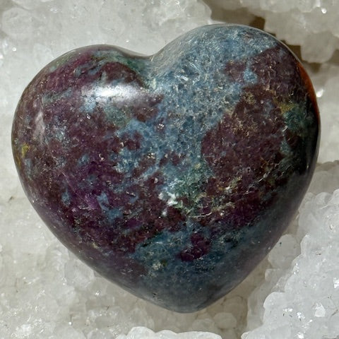 Coeur Rubis sur Cyanite