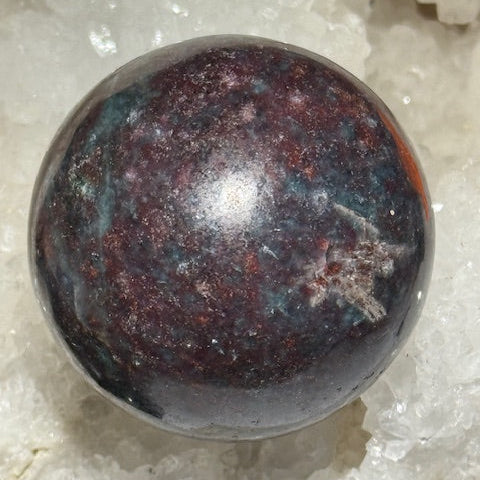 Sphère Rubis sur Cyanite