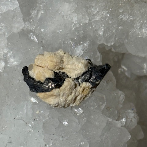 Tantalite avec Albite