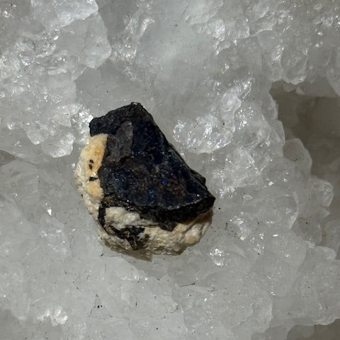 Tantalite avec Albite  oasis de cristal 