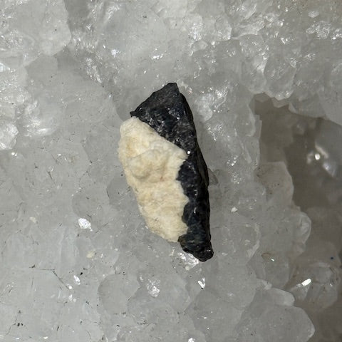 Tantalite avec Albite  oasis de cristal 